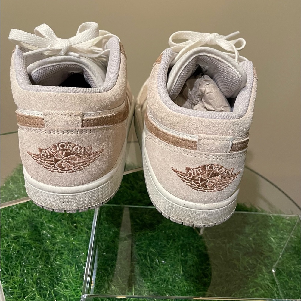 Jordan 1 Low SE in Brown Tones - Picture 8 of 10